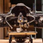 Motor sobre a bancada: a cafeteira de luxo da BMW que une paixão por café e motocicleta