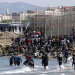 Ceuta enfrenta nova onda migratória e reforça segurança na fronteira entre África e Europa